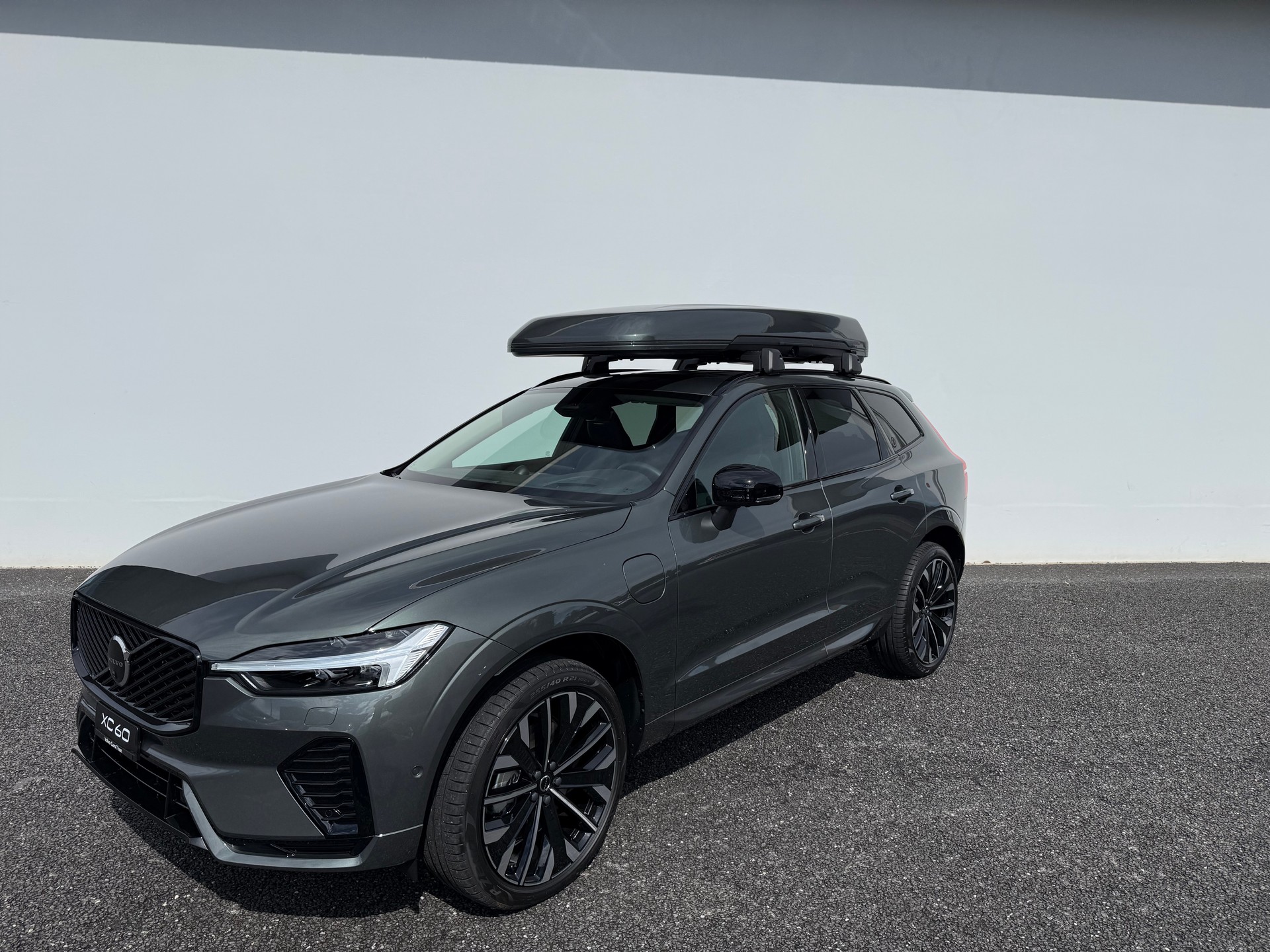 VOLVO XC60 2.0 T6 TE Ultra Dark eAWD-image-1