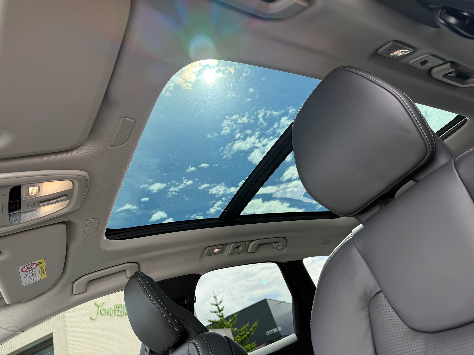 VOLVO XC60 2.0 T6 TE Ultra Dark eAWD-image-18