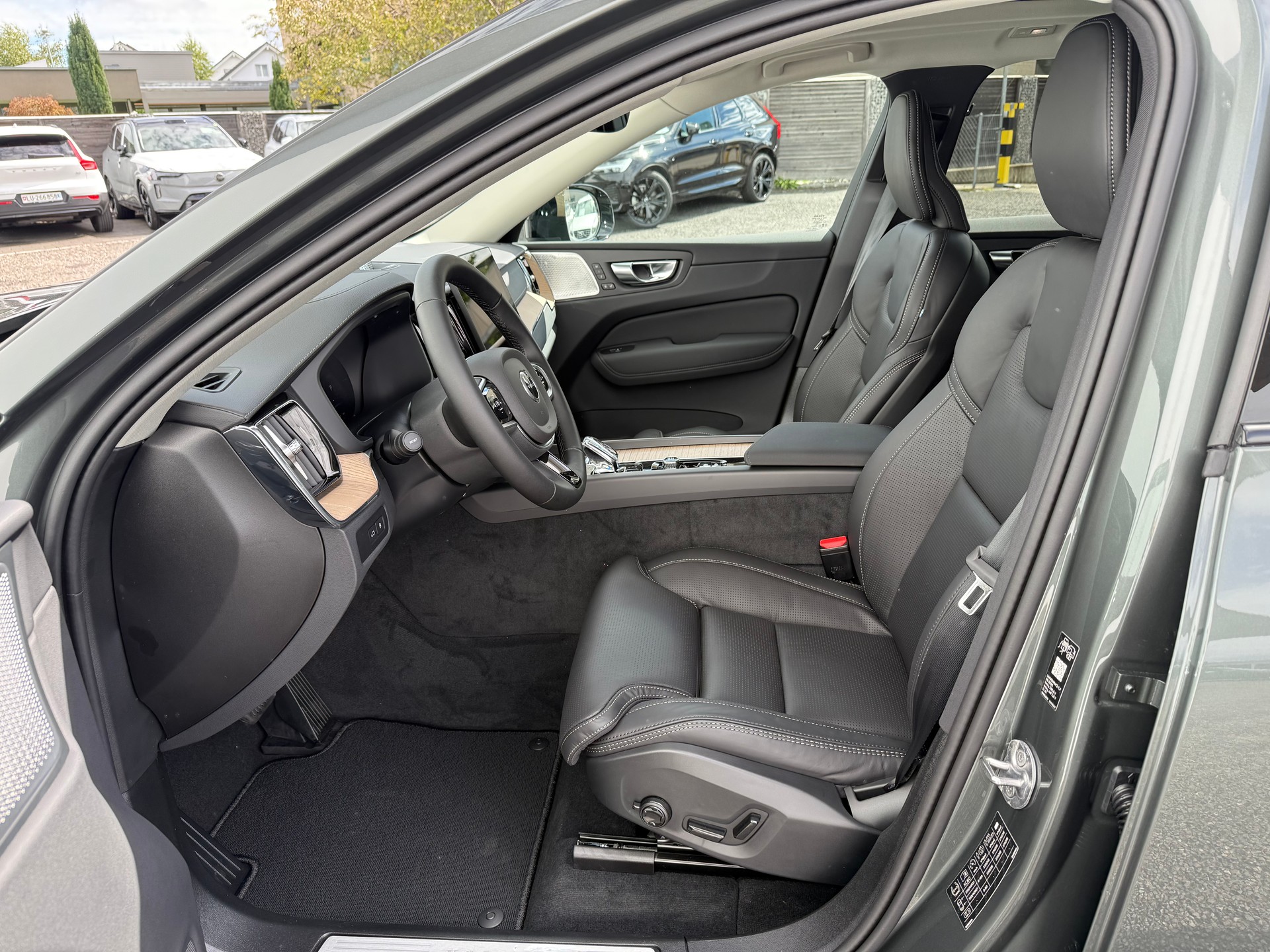 VOLVO XC60 2.0 T6 TE Ultra Dark eAWD-image-11