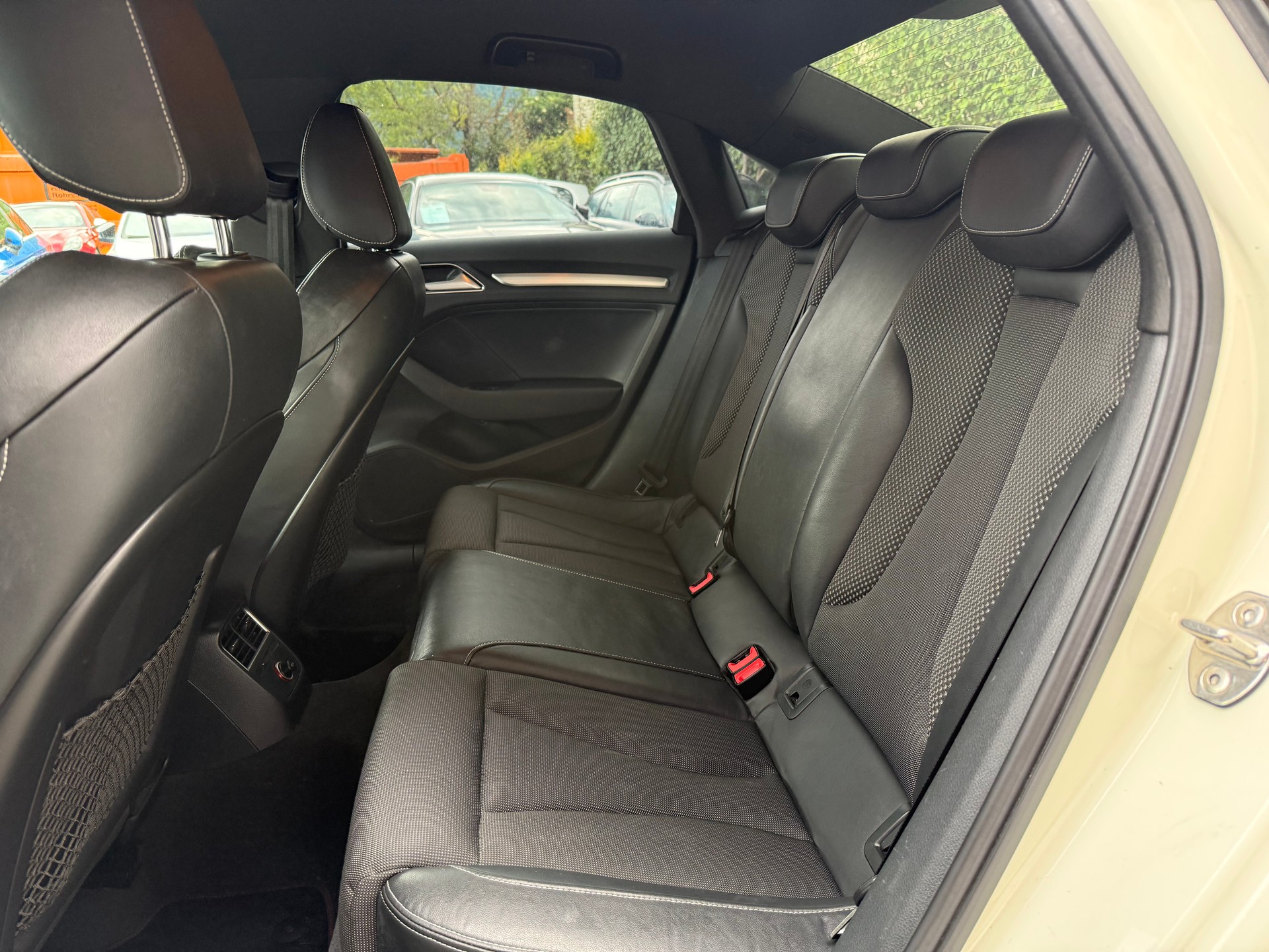 AUDI A3 Limousine 2.0 TDI Ambiente-image-10