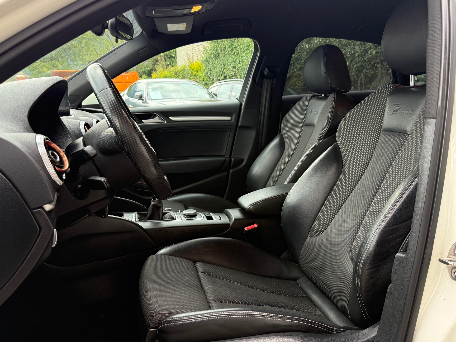 AUDI A3 Limousine 2.0 TDI Ambiente-image-11