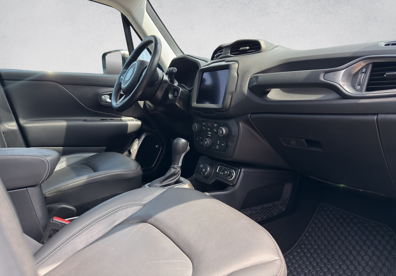 JEEP Renegade 1.3 Turbo Limited AWD-image-13