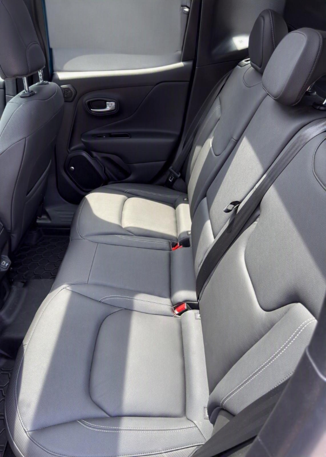 JEEP Renegade 1.3 Turbo Limited AWD-image-15
