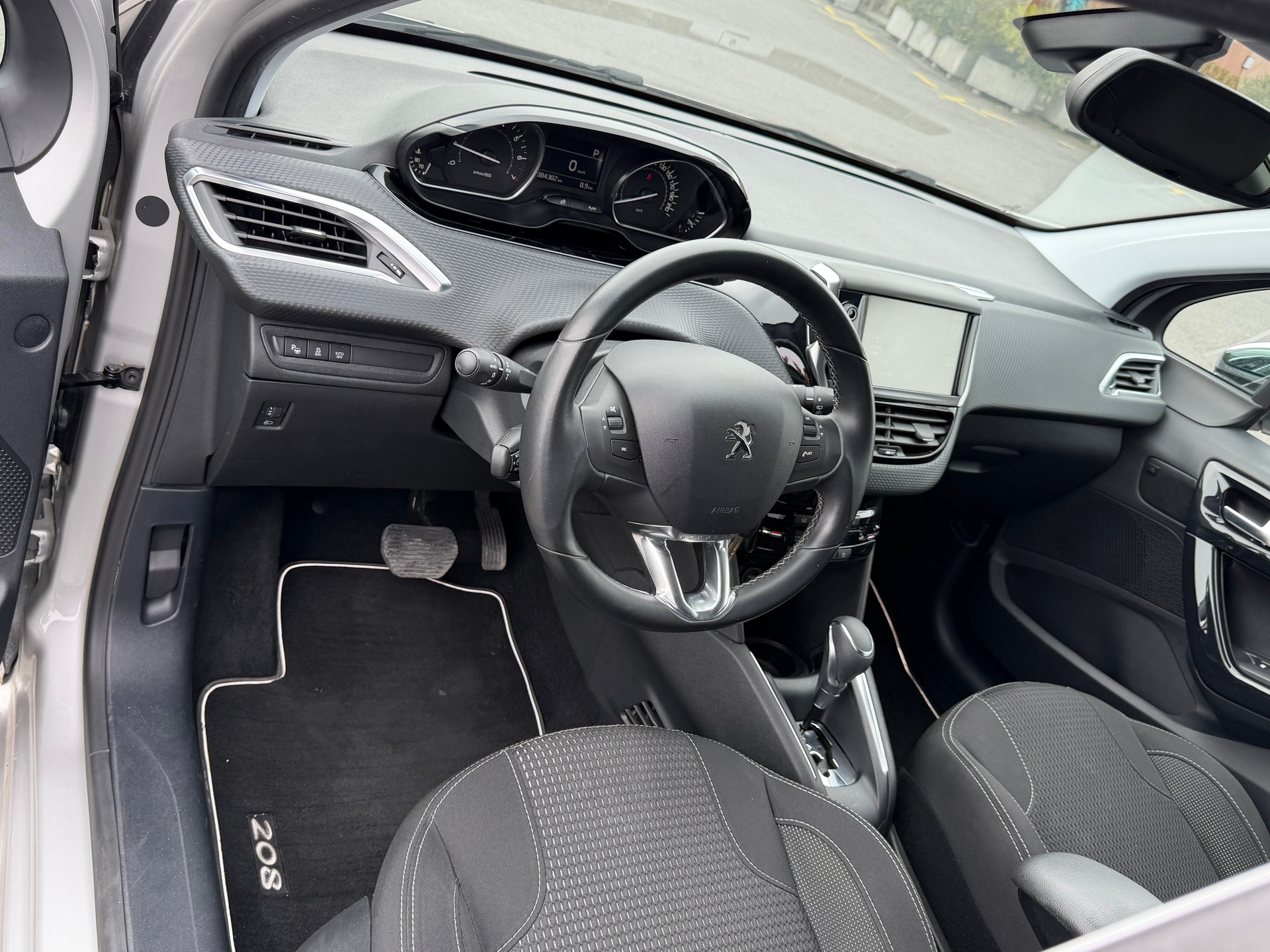 PEUGEOT 1.2 PureTech Allure S/S-image-1