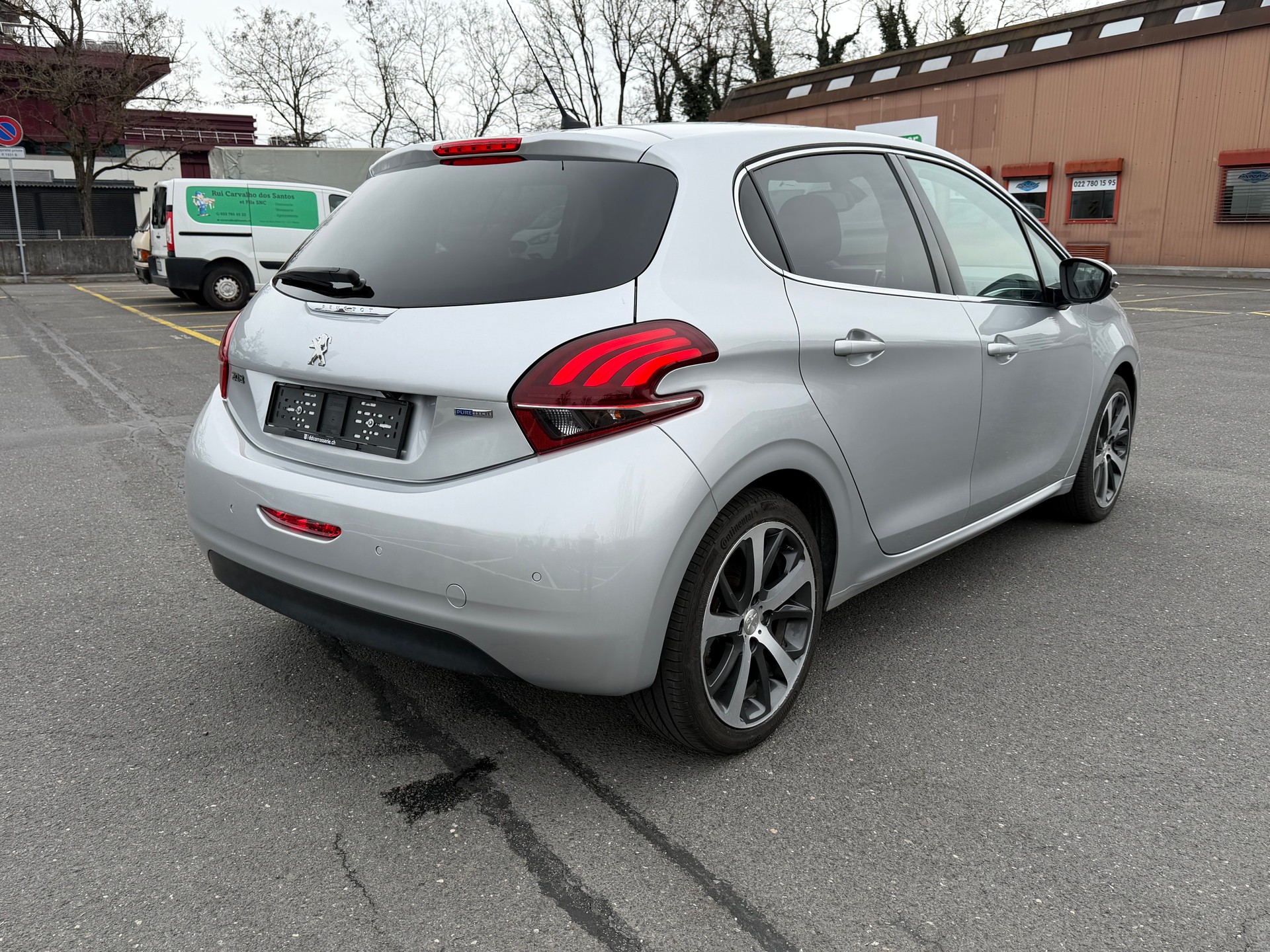 PEUGEOT 1.2 PureTech Allure S/S-image-2