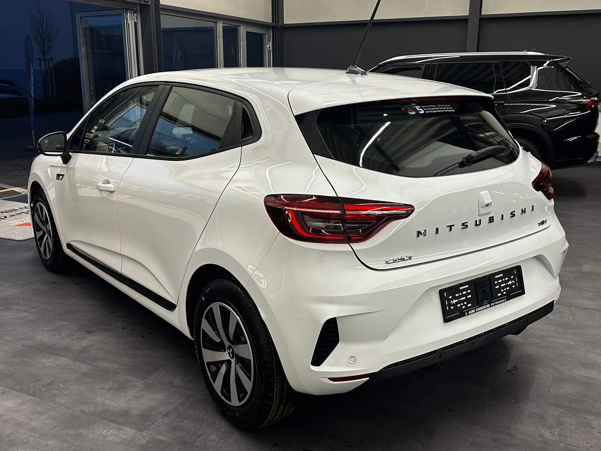 MITSUBISHI Colt 1.6 HEV Invite-showroom-element-2