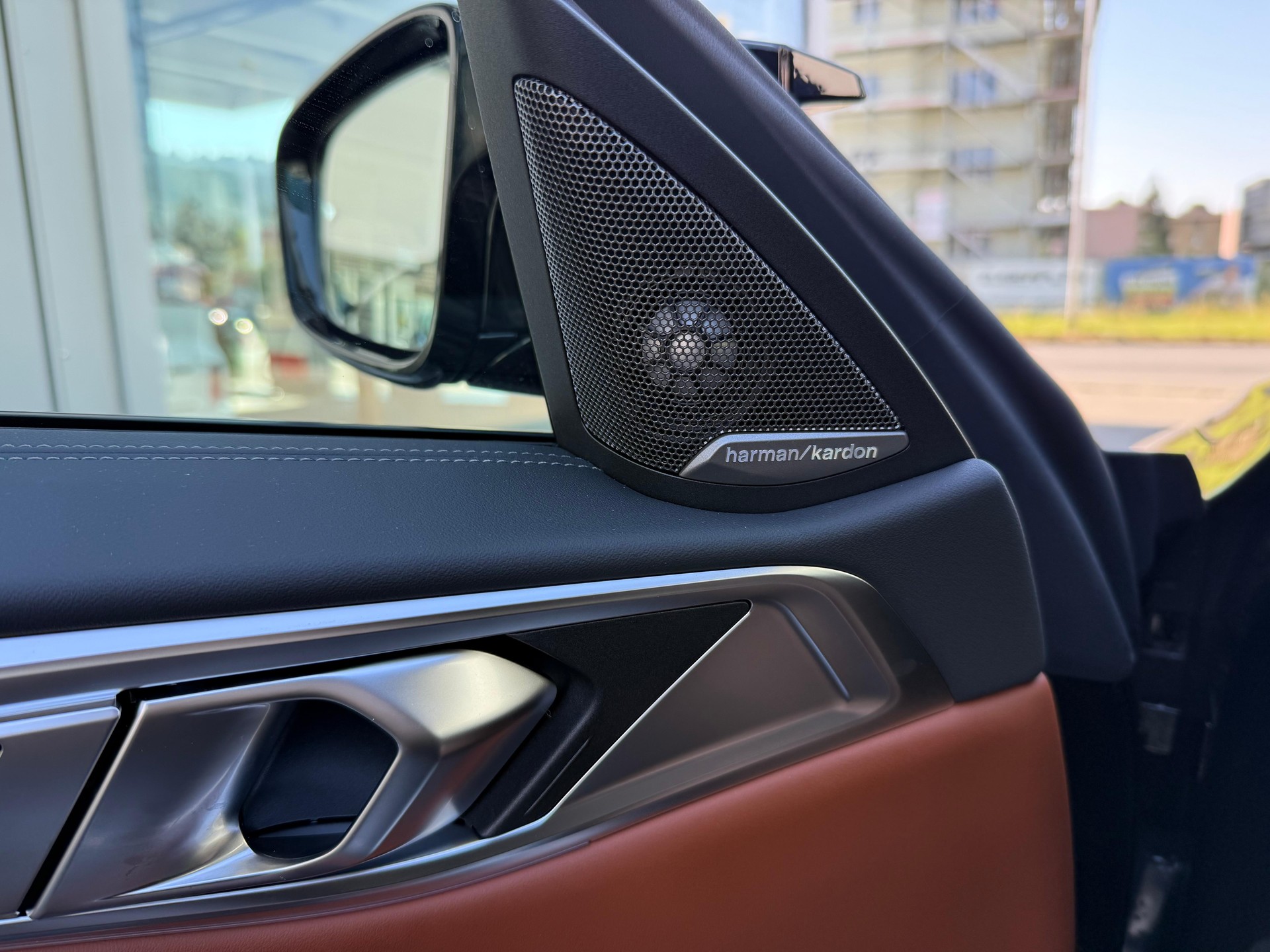 BMW M440i xDrive Cabrio-image-8