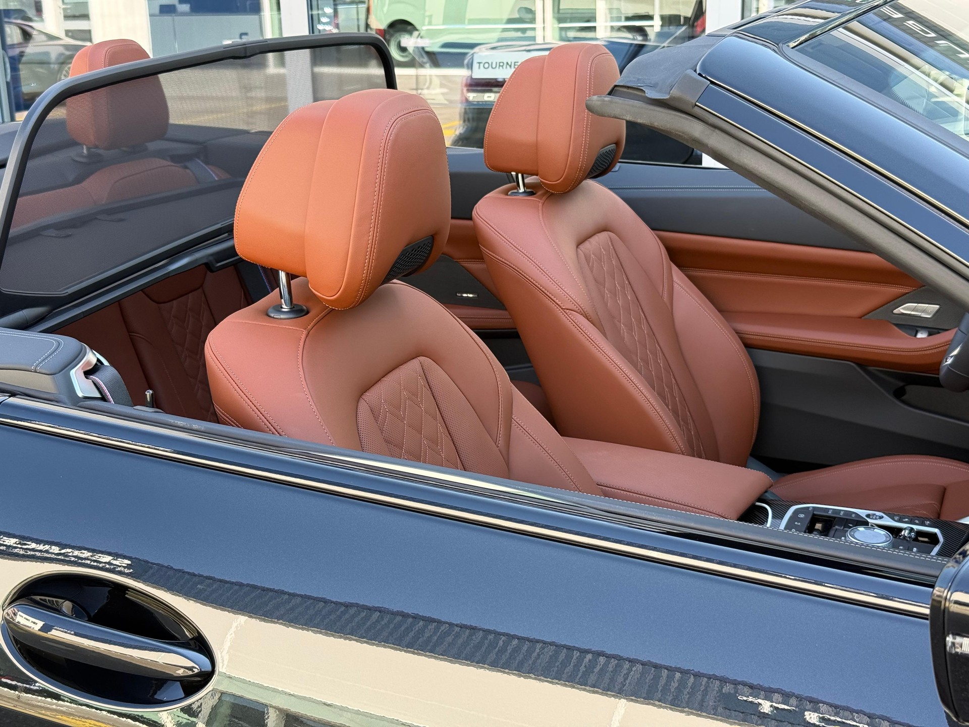 BMW M440i xDrive Cabrio-image-12
