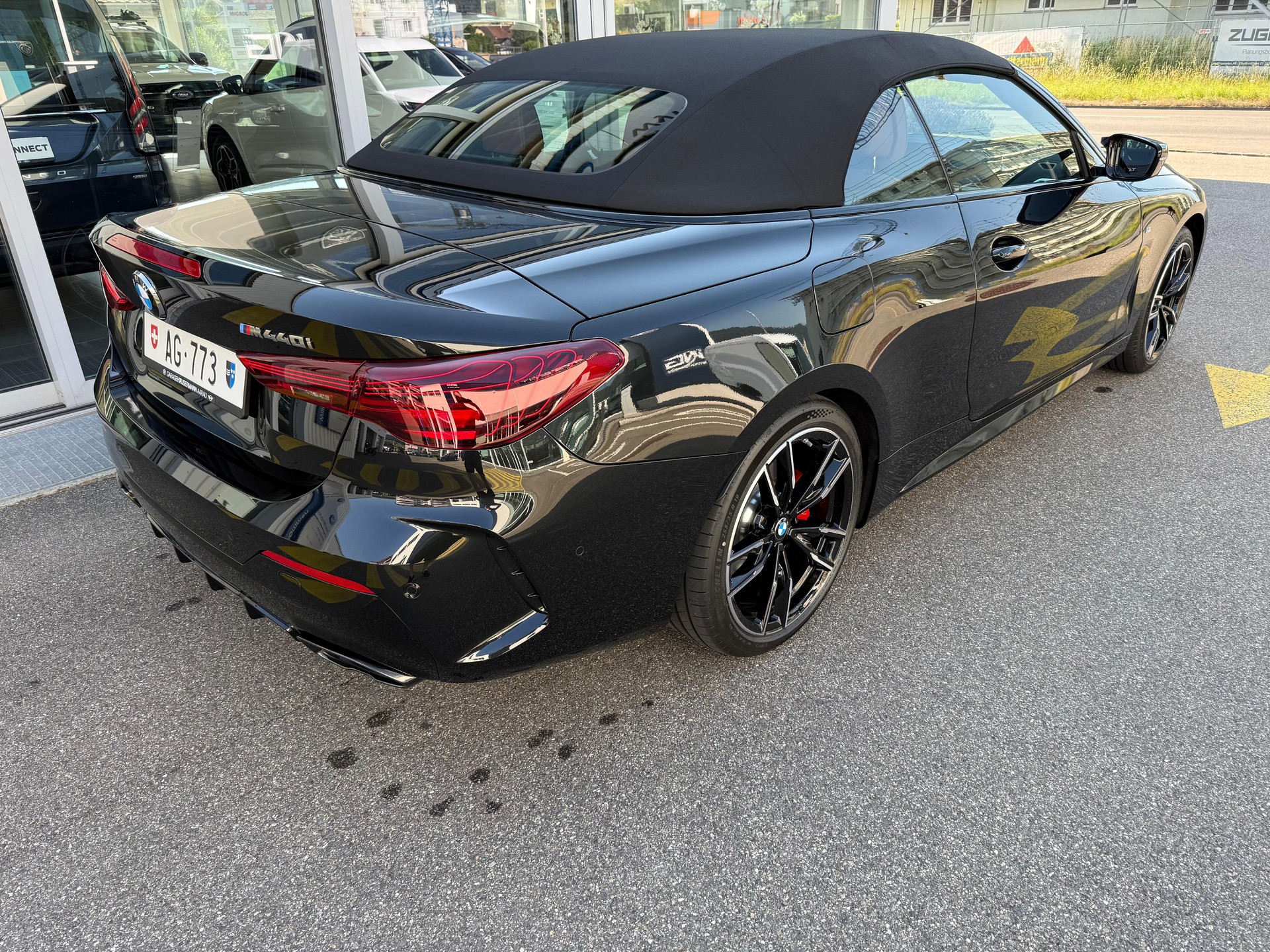 BMW M440i xDrive Cabrio-image-13