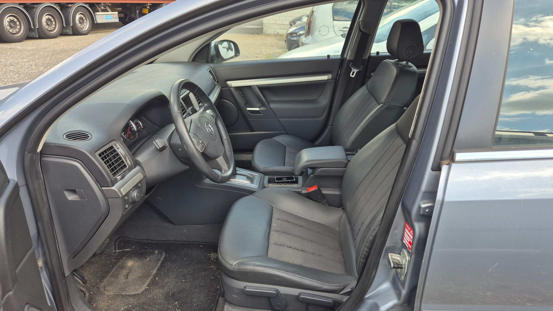 OPEL Vectra 2.2 Diamond Automatic-image-5