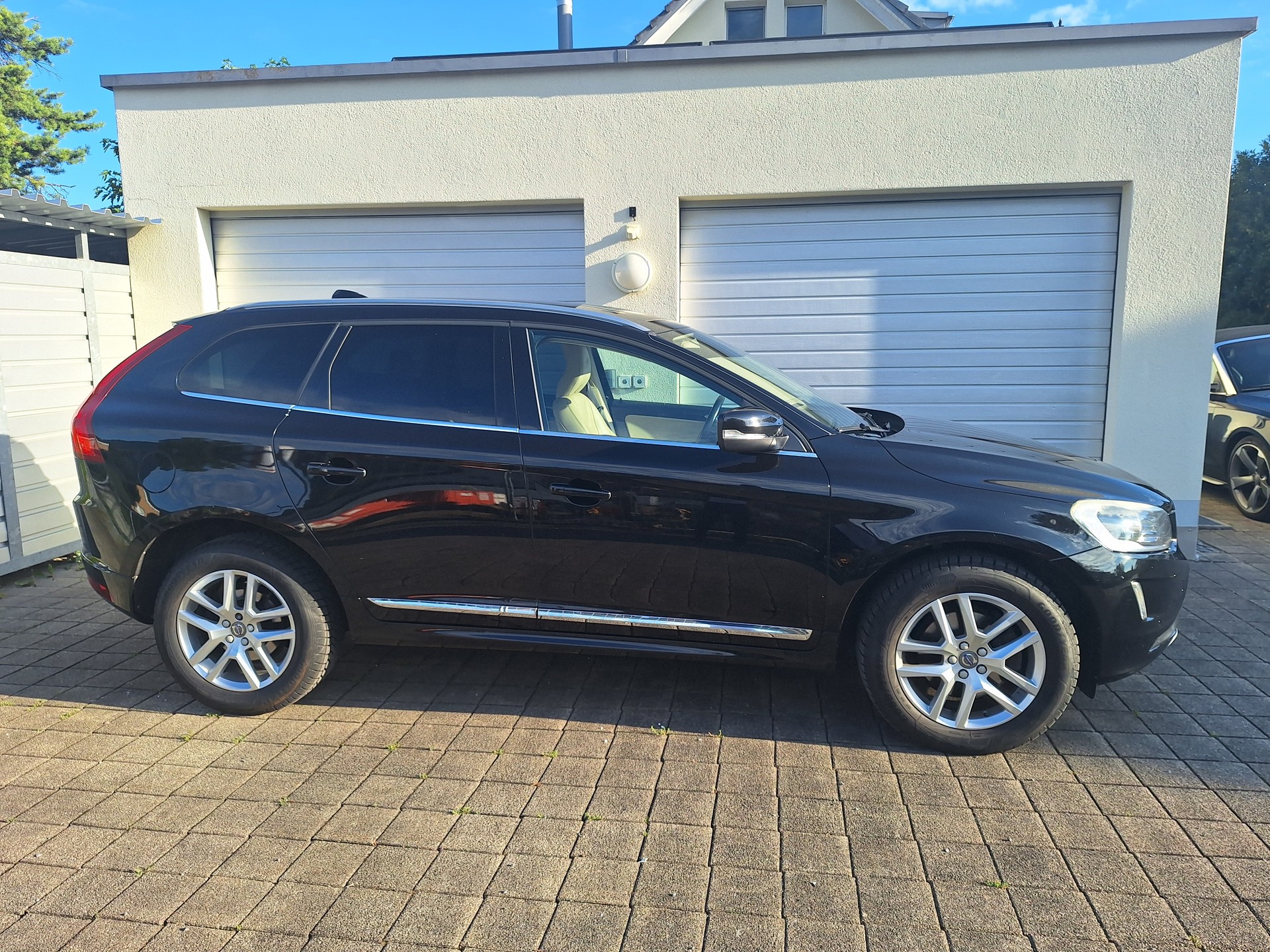 VOLVO 2.4 D4 Executive AWD S/S-image-0