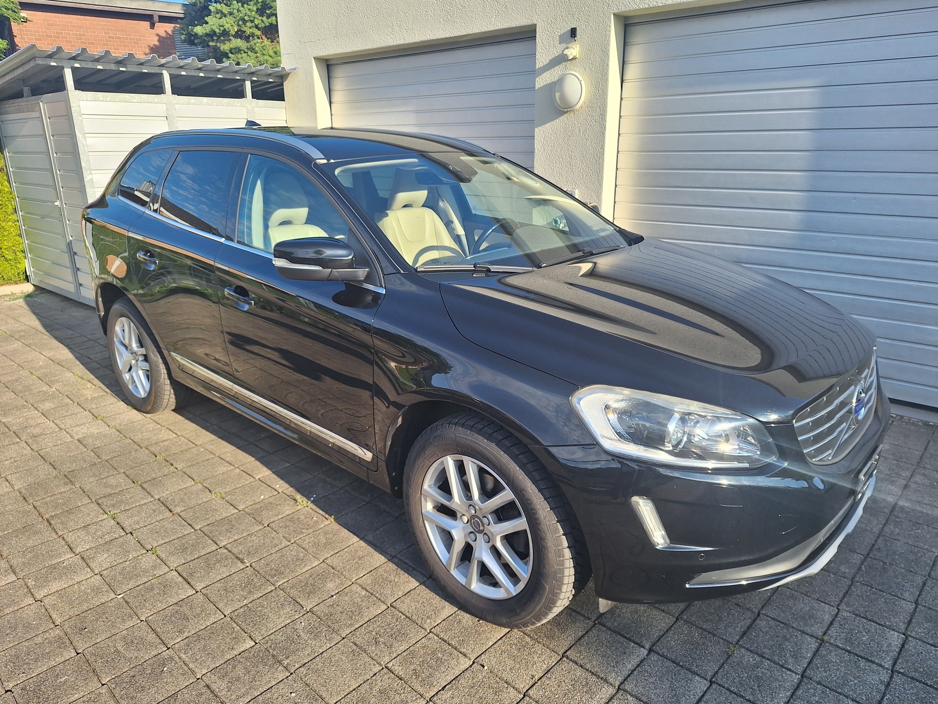 VOLVO 2.4 D4 Executive AWD S/S-image-1