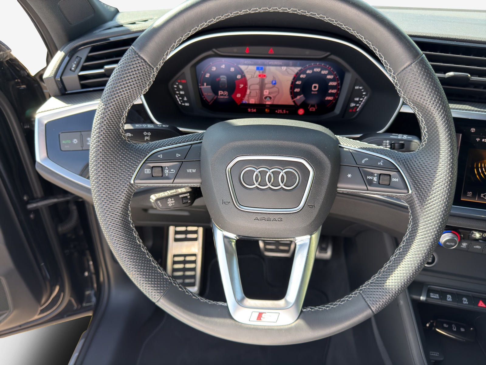 AUDI Q3 Sportback 40 TFSI S line quattro S-tronic-image-9