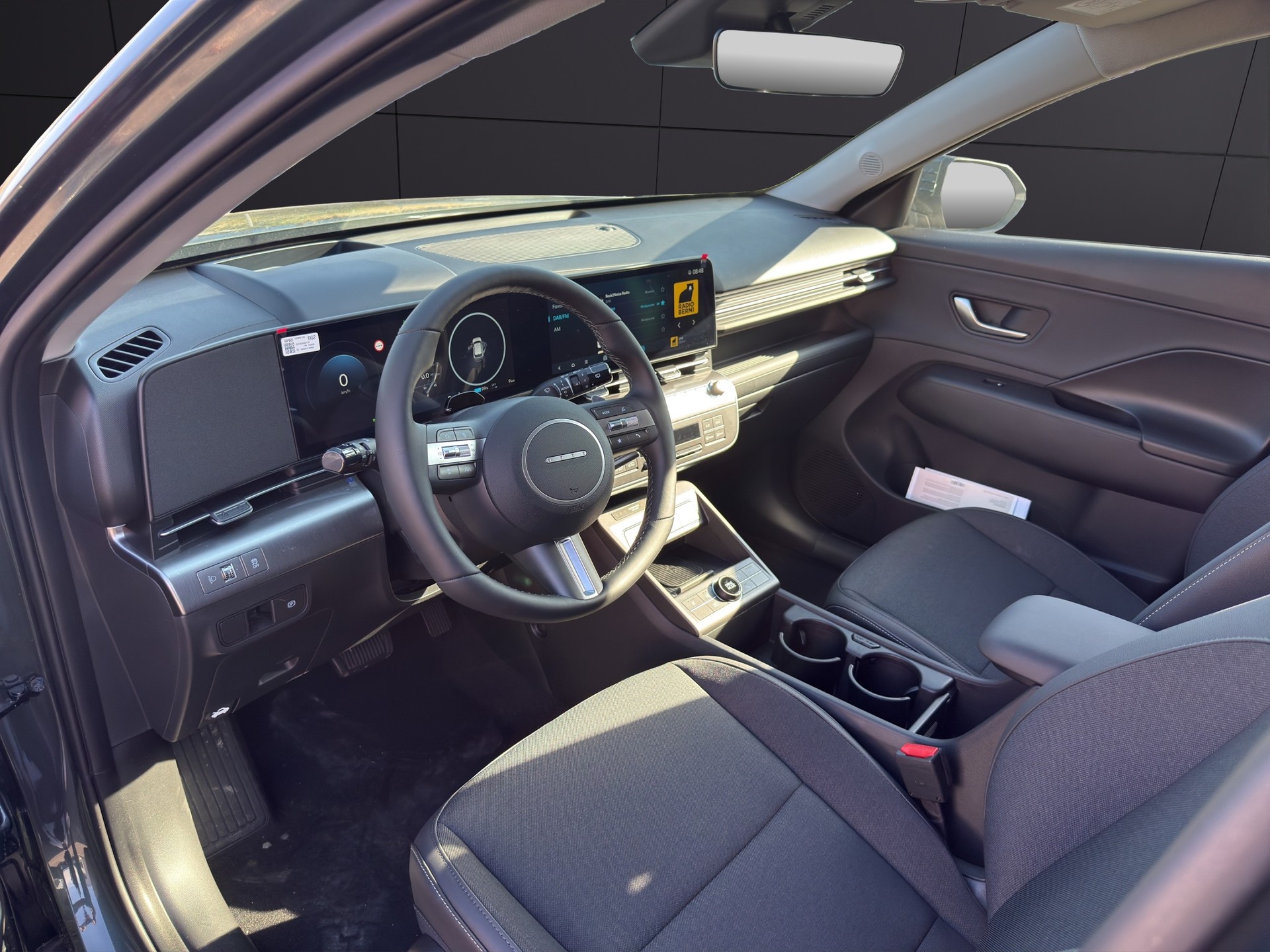 HYUNDAI Kona EV 65.4 kWh Amplia-image-13
