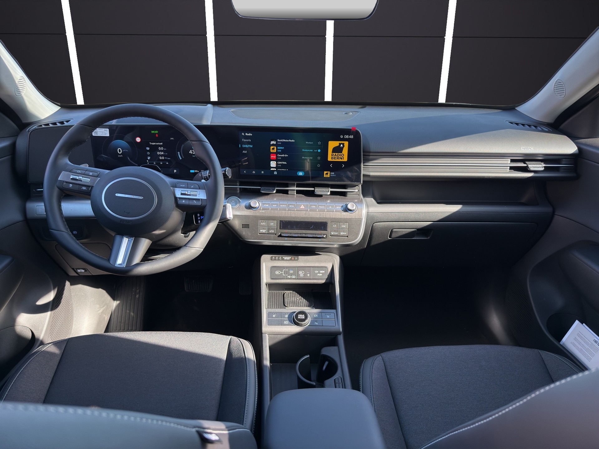 HYUNDAI Kona EV 65.4 kWh Amplia-image-8
