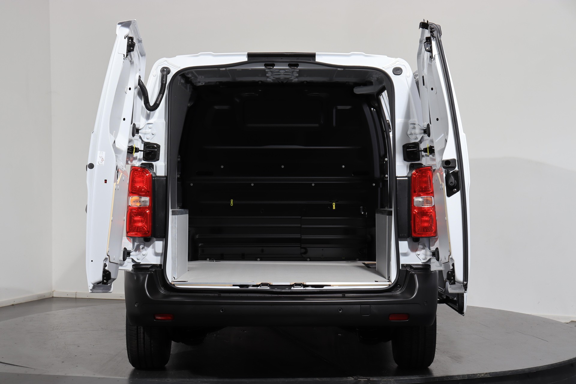 CITROEN e-Jumpy Kaw. M 50 kWh-image-3