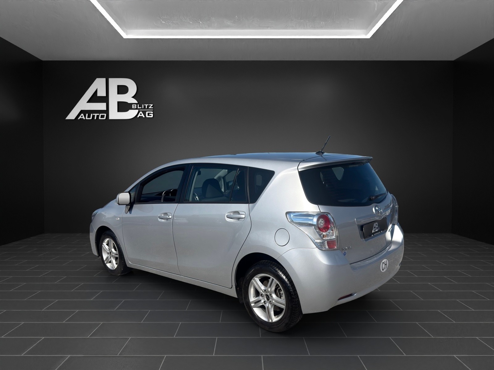 TOYOTA Verso 1.8 easy Multidrive * 7-Plätzer *-image-2
