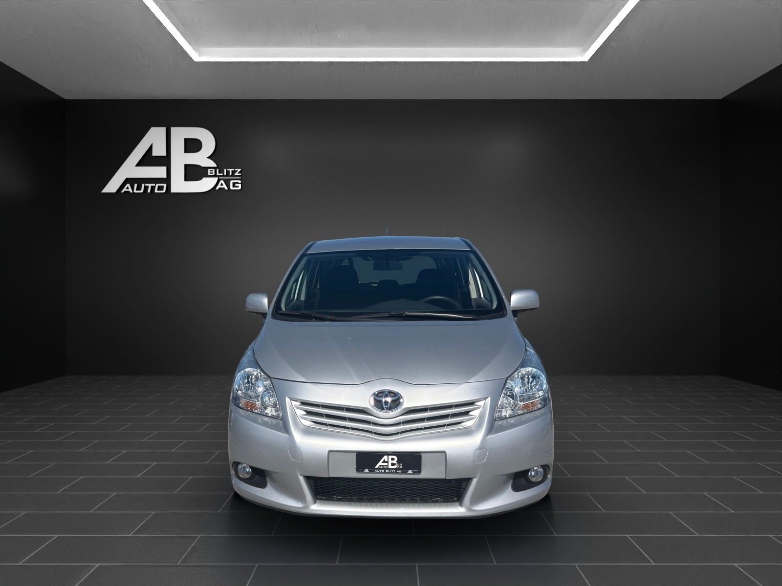 TOYOTA Verso 1.8 easy Multidrive * 7-Plätzer *-image-0