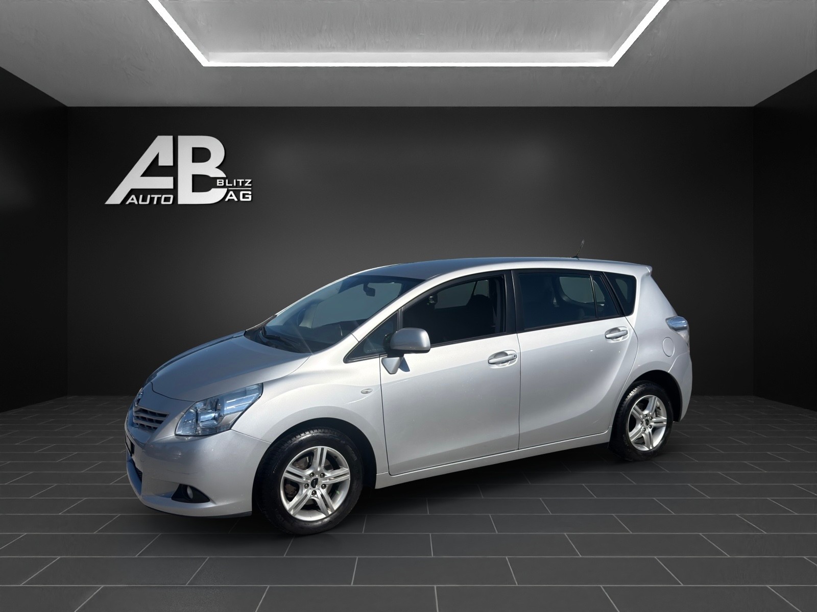 TOYOTA Verso 1.8 easy Multidrive * 7-Plätzer *-image-1