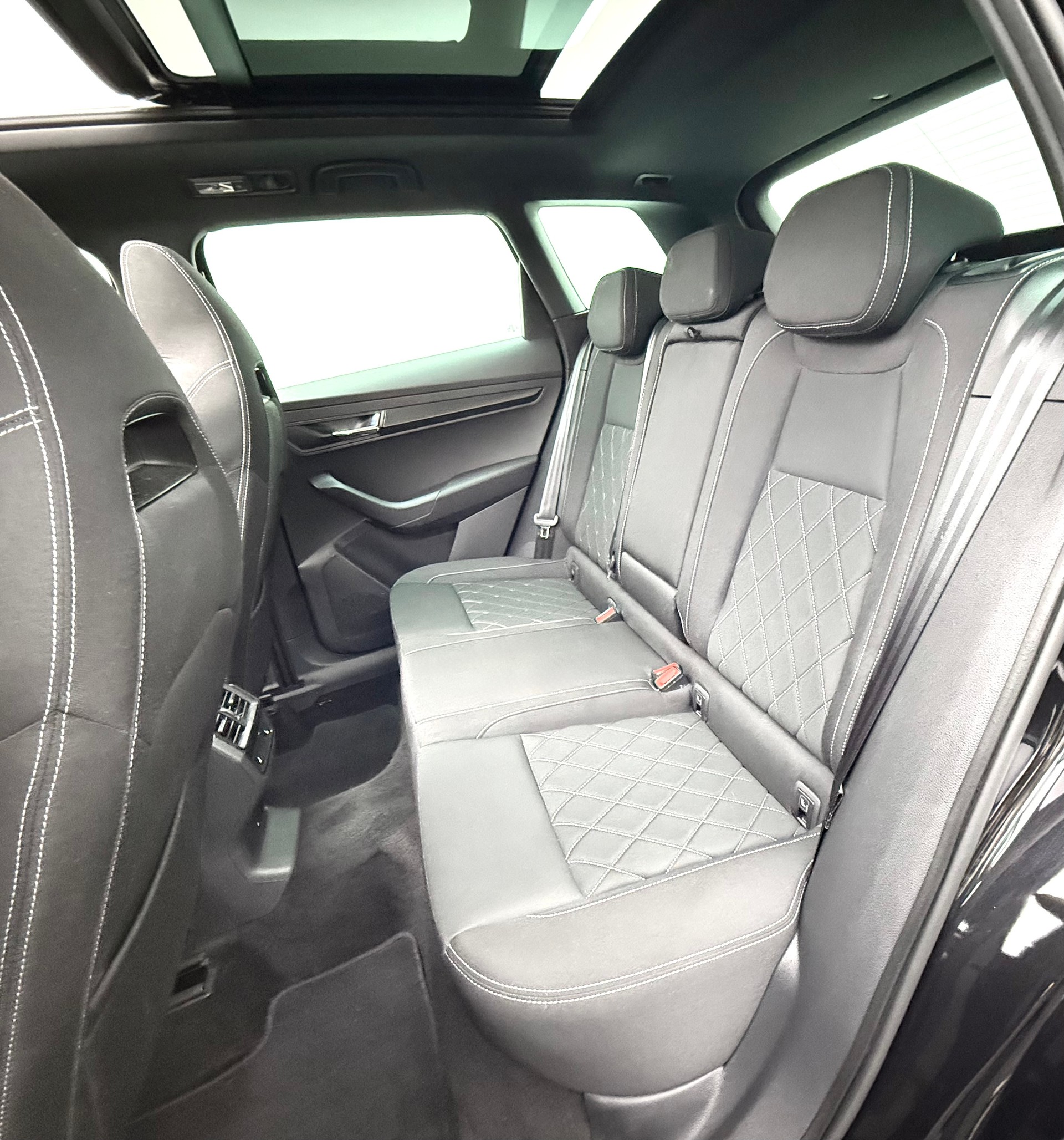 SKODA Karoq 2.0 TDI SCR SportLine 4x4 DSG PANORAMADACH-image-17