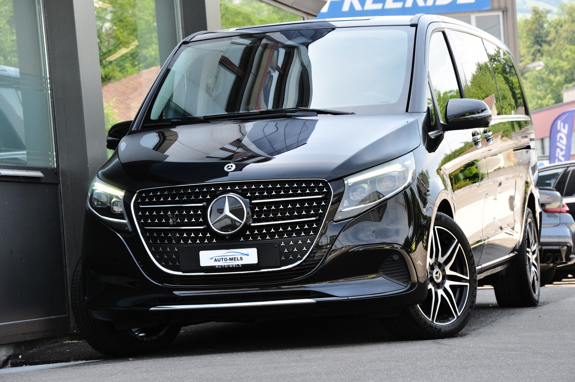 MERCEDES-BENZ V 300 d extralang Avantgarde 4Matic 9G-Tronic-showroom-element-1