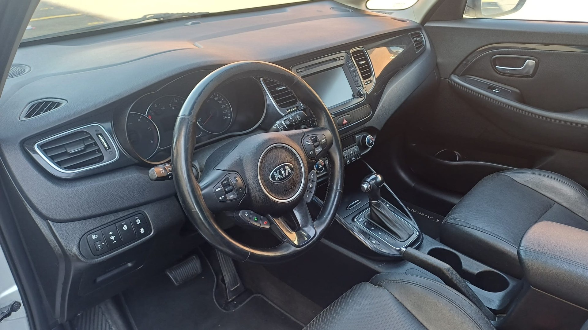 KIA Carens 1.7 CRDi Swiss Eco Edition DCT* 7 Plätze-image-8