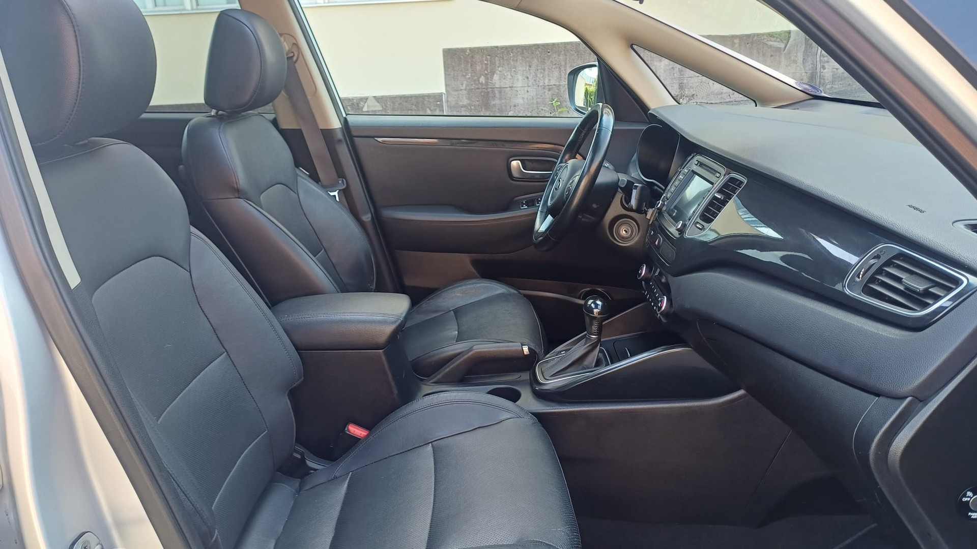KIA Carens 1.7 CRDi Swiss Eco Edition DCT* 7 Plätze-image-7
