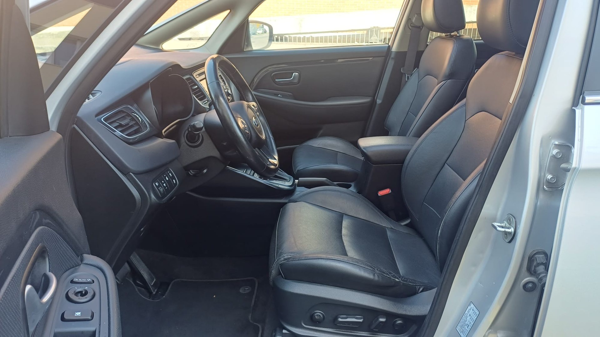 KIA Carens 1.7 CRDi Swiss Eco Edition DCT* 7 Plätze-image-9
