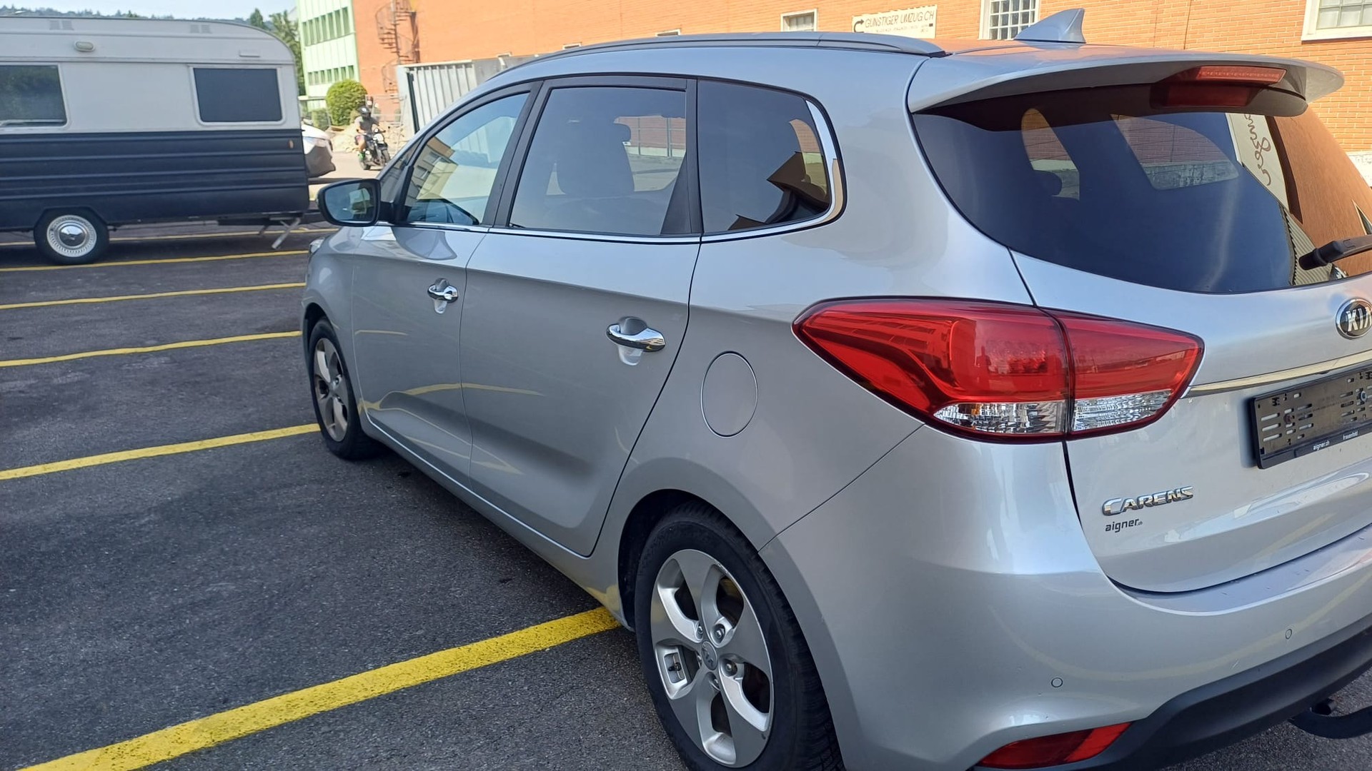 KIA Carens 1.7 CRDi Swiss Eco Edition DCT* 7 Plätze-image-3
