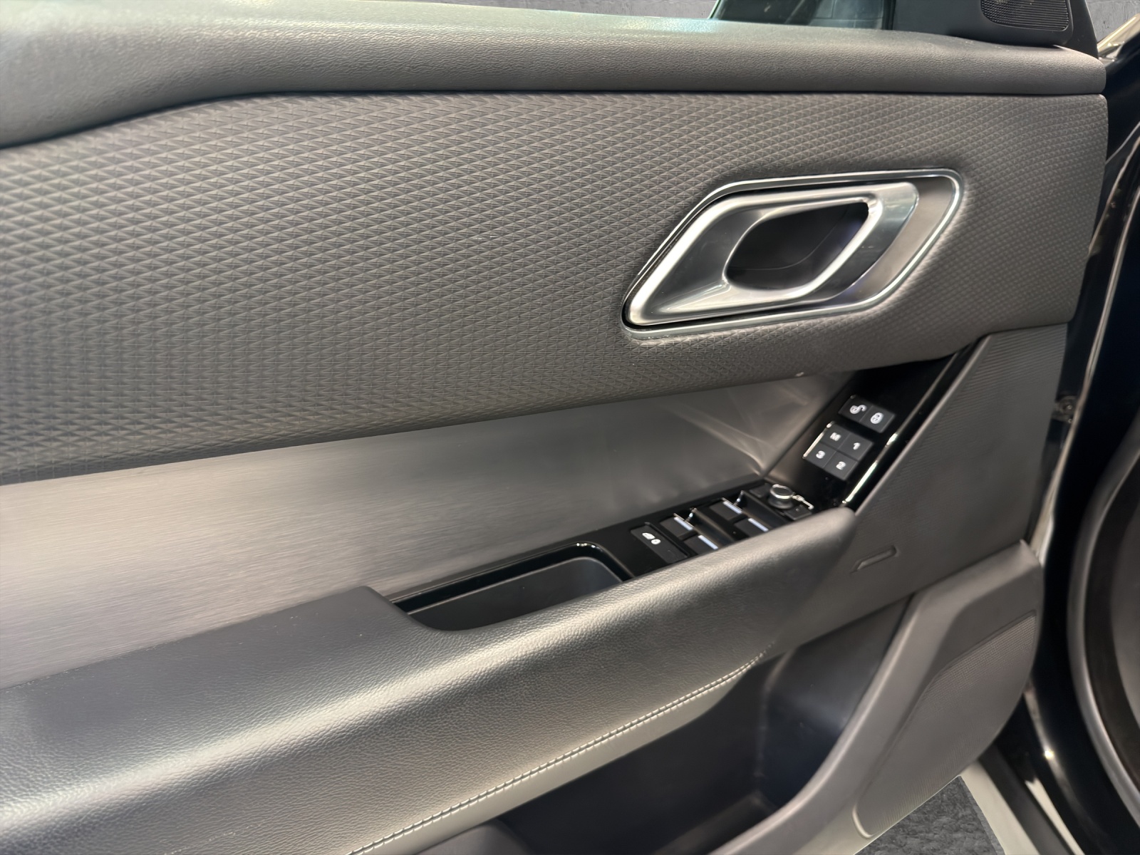 LAND ROVER Range Rover Velar 3.0 D 300 R-Dynamic S-image-7