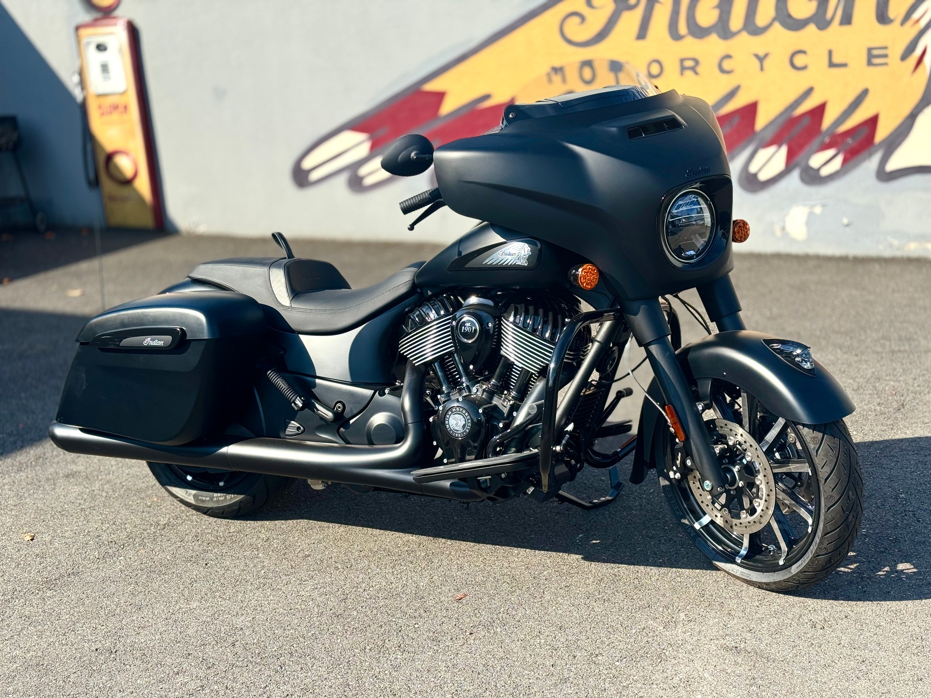 INDIAN Chieftain Dark Horse-showroom-element-1