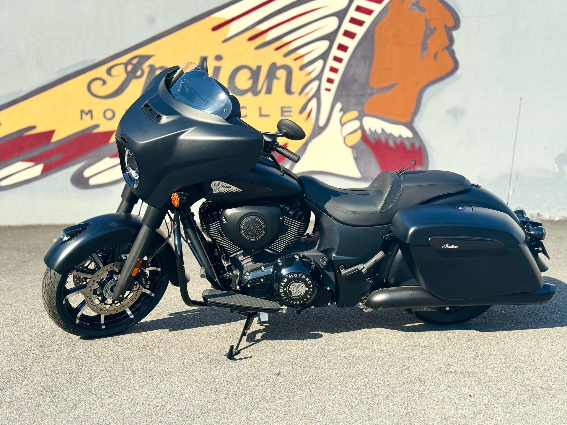 INDIAN Chieftain Dark Horse-showroom-element-2
