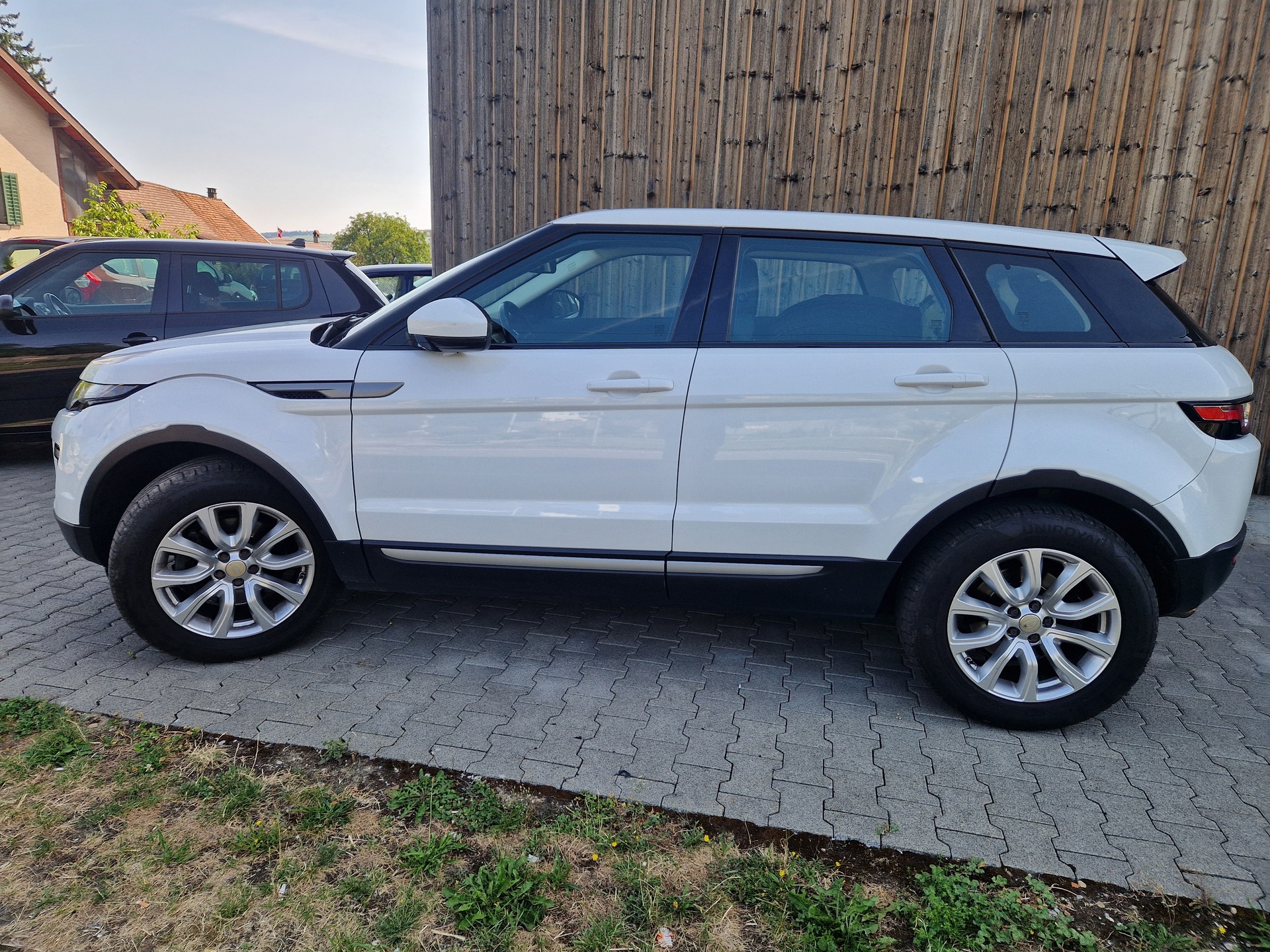 LAND ROVER Range Rover Evoque 2.0 TD4 SE Dynamic-image-3