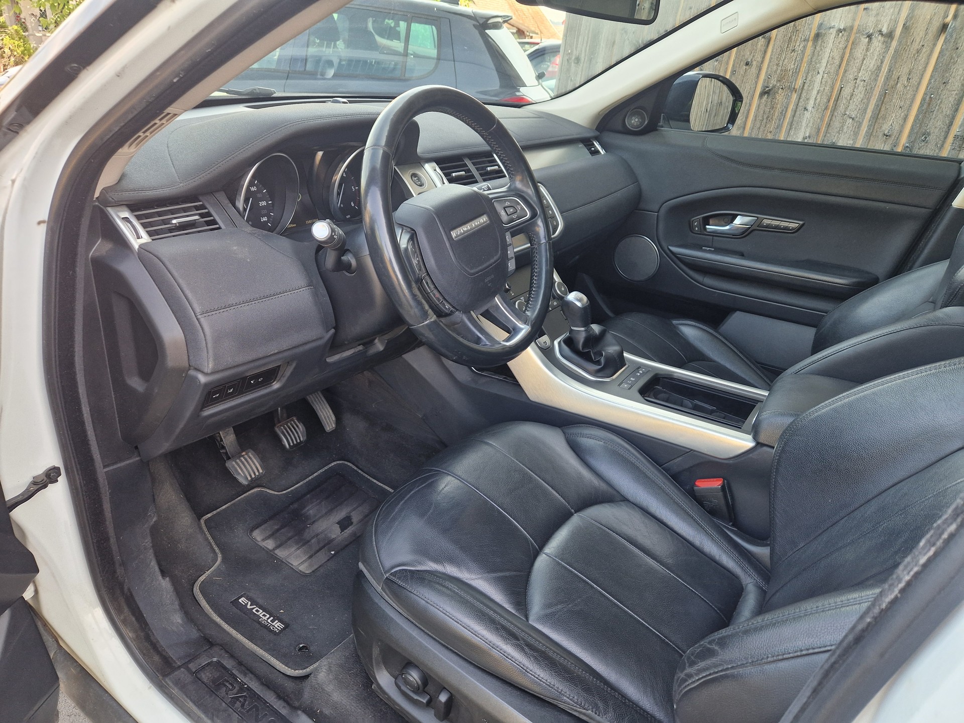 LAND ROVER Range Rover Evoque 2.0 TD4 SE Dynamic-image-9