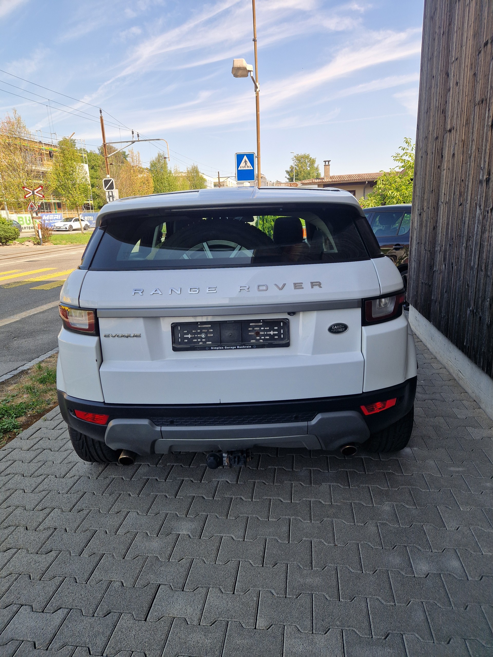 LAND ROVER Range Rover Evoque 2.0 TD4 SE Dynamic-image-6
