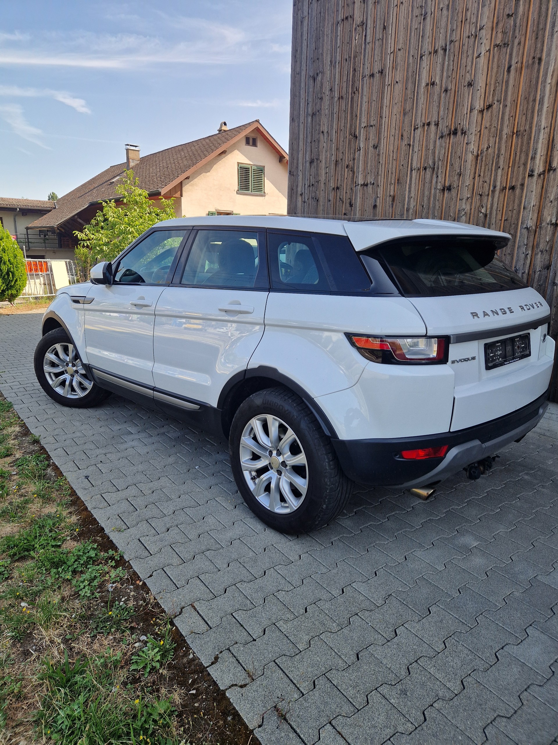 LAND ROVER Range Rover Evoque 2.0 TD4 SE Dynamic-image-5