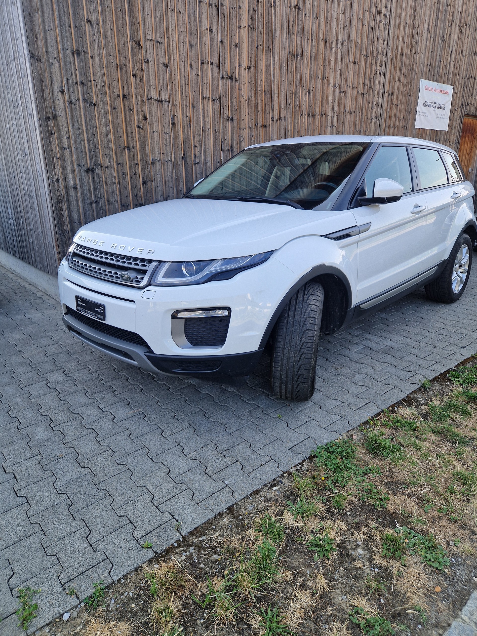 LAND ROVER Range Rover Evoque 2.0 TD4 SE Dynamic-image-1