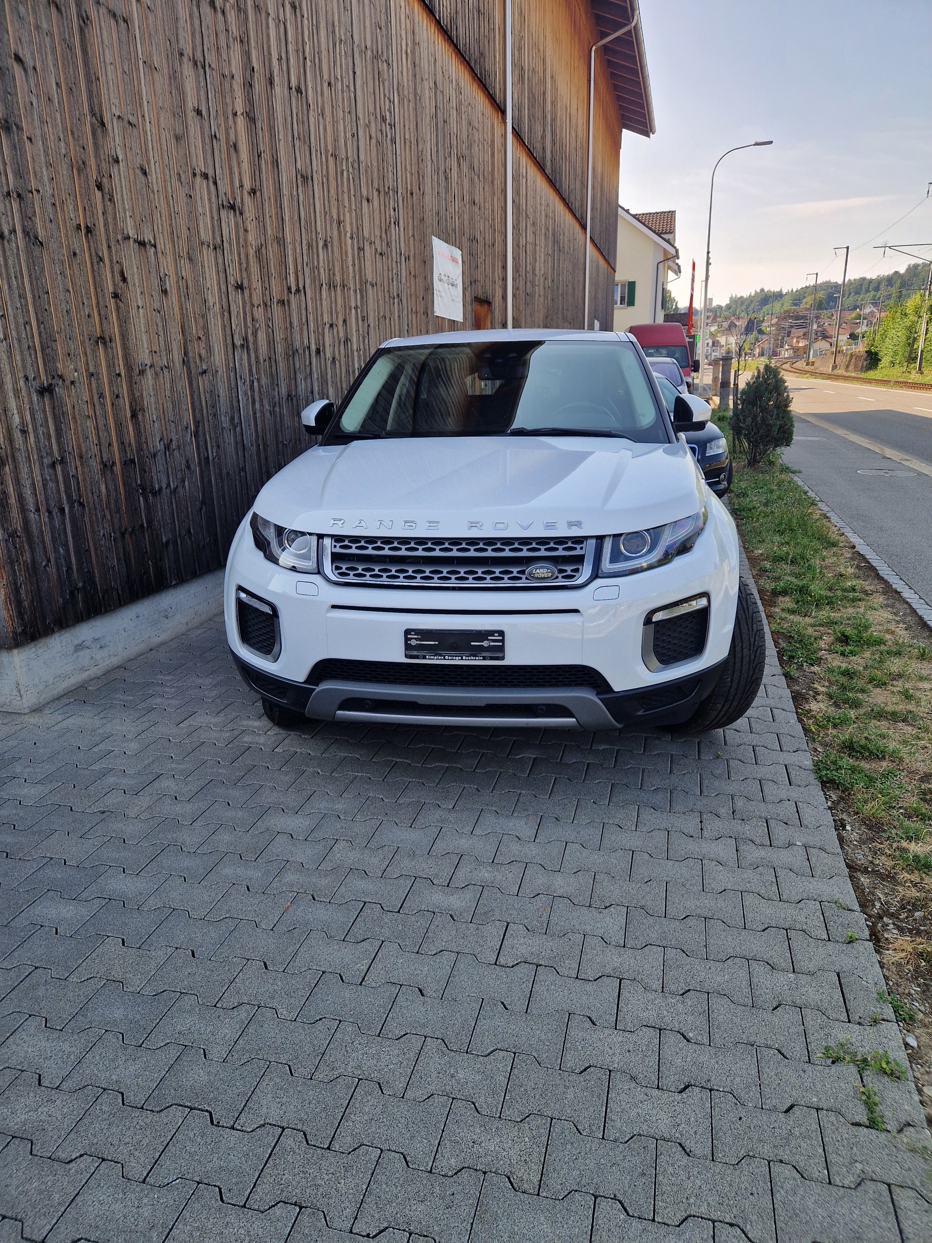 LAND ROVER Range Rover Evoque 2.0 TD4 SE Dynamic-image-0