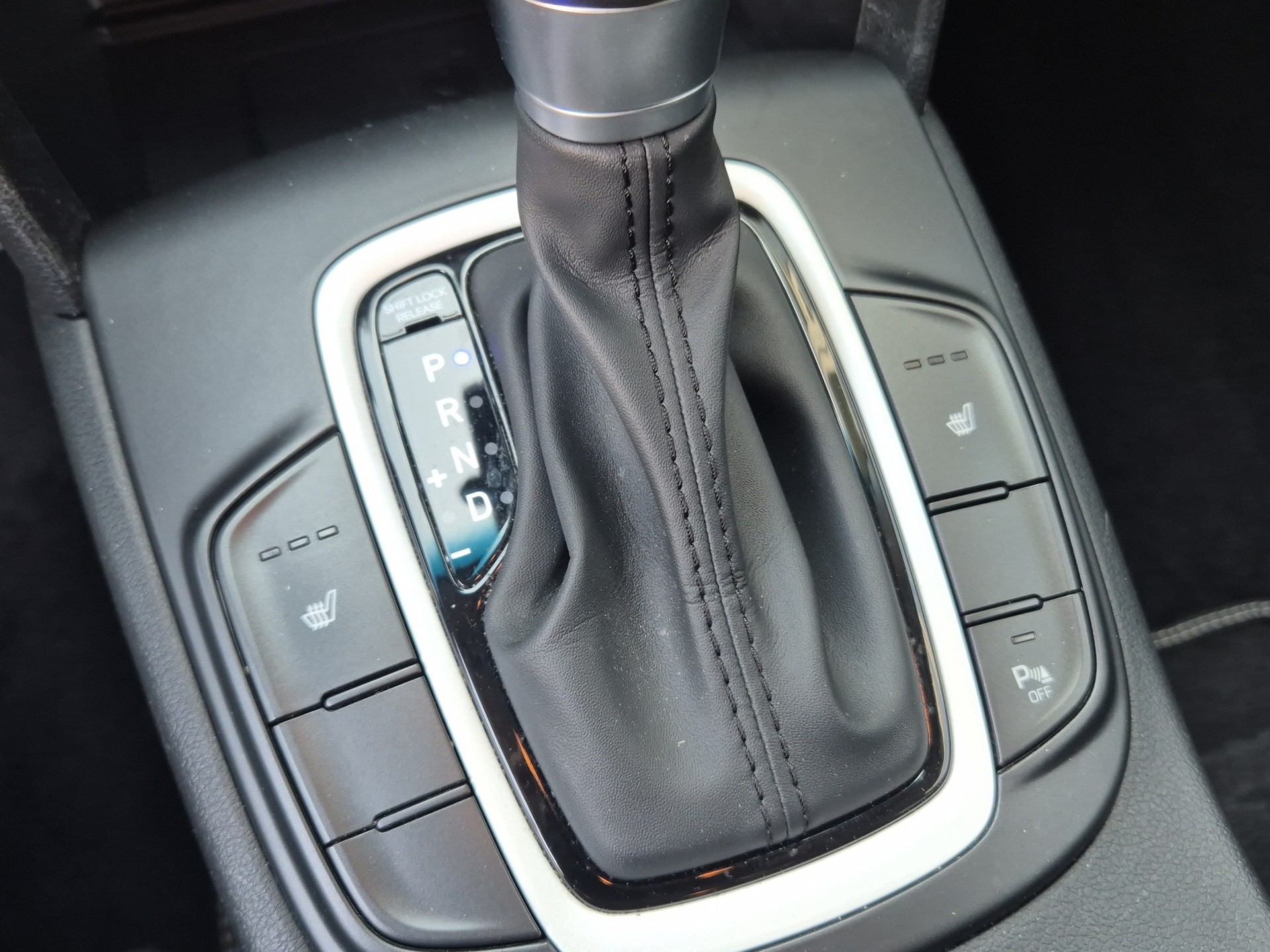 HYUNDAI Kona 1.6 GDi HEV Amplia DCT-image-16