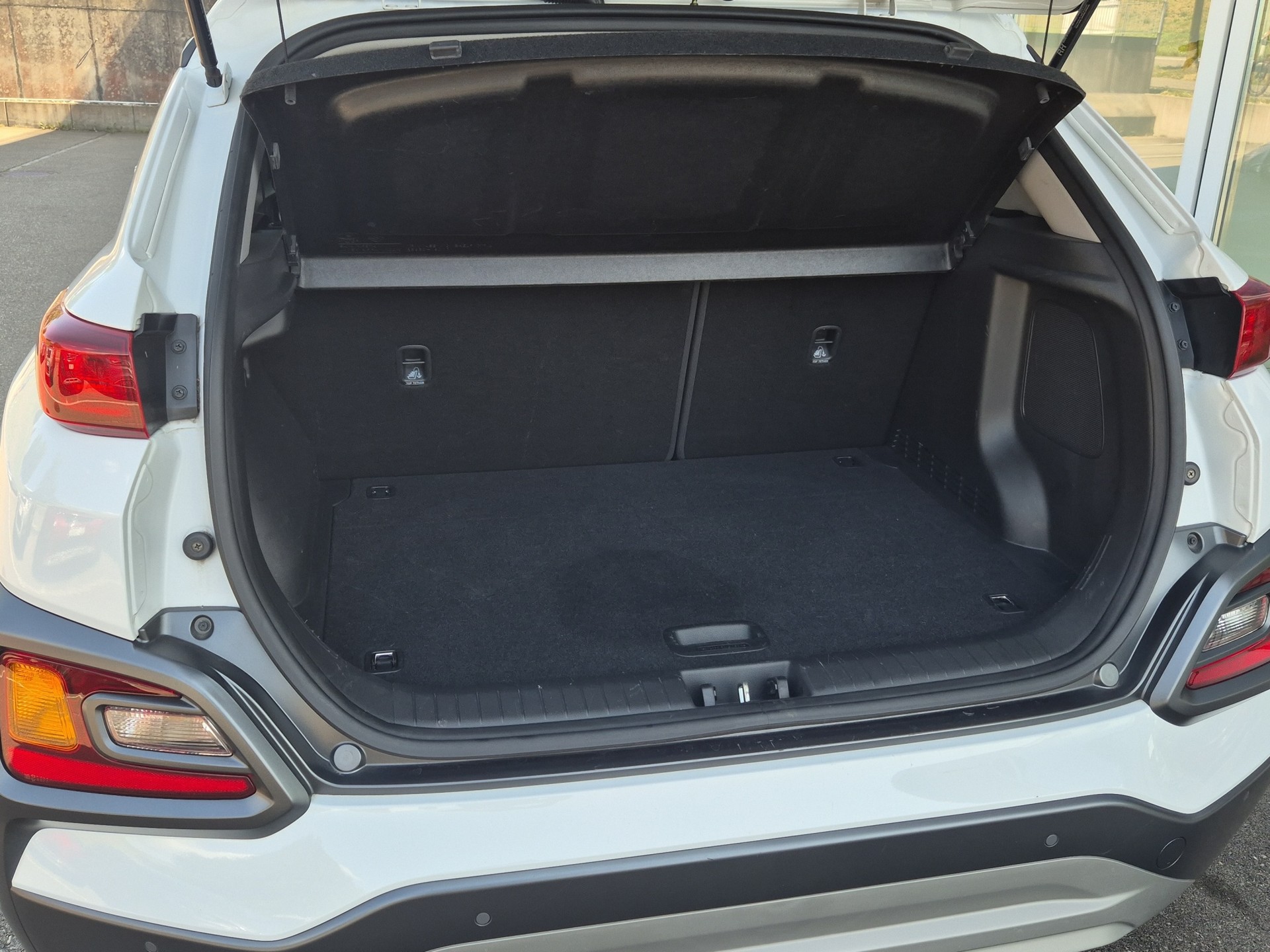 HYUNDAI Kona 1.6 GDi HEV Amplia DCT-image-18
