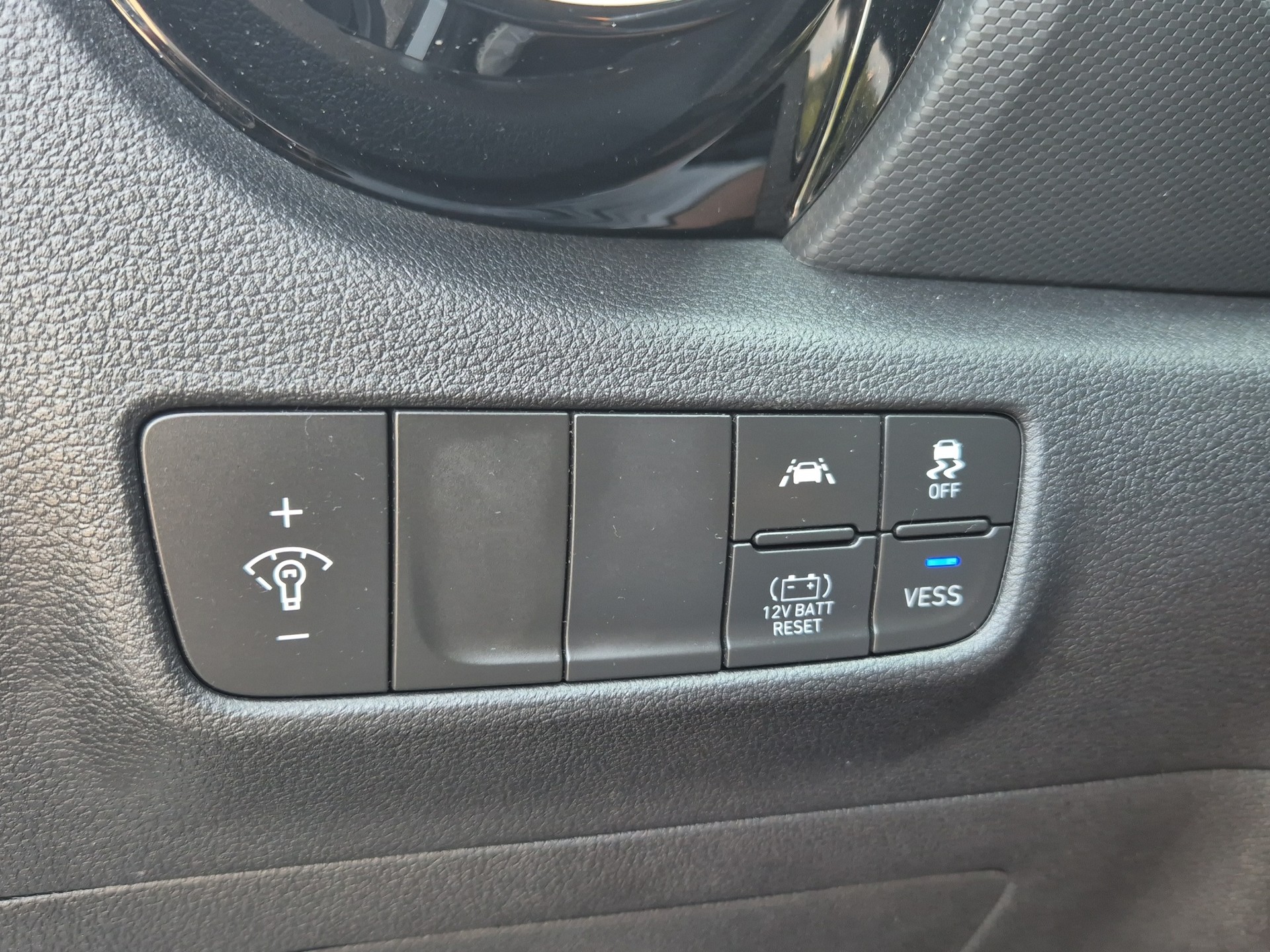 HYUNDAI Kona 1.6 GDi HEV Amplia DCT-image-15
