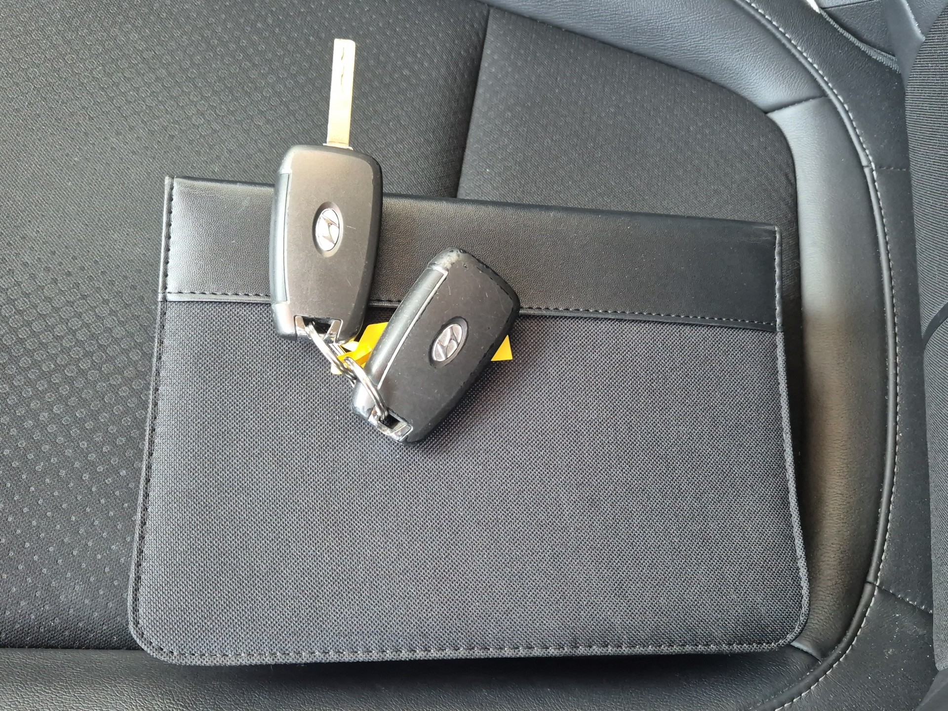 HYUNDAI Kona 1.6 GDi HEV Amplia DCT-image-17