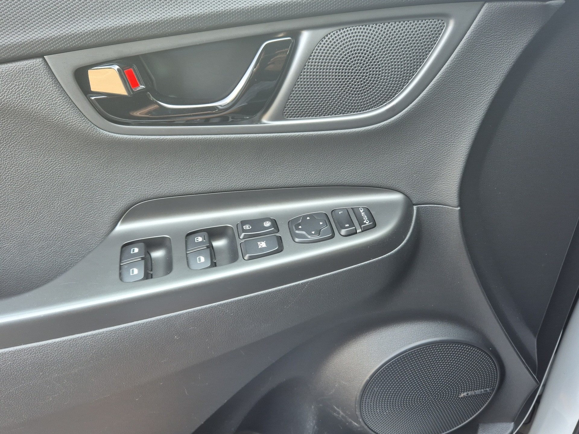 HYUNDAI Kona 1.6 GDi HEV Amplia DCT-image-6