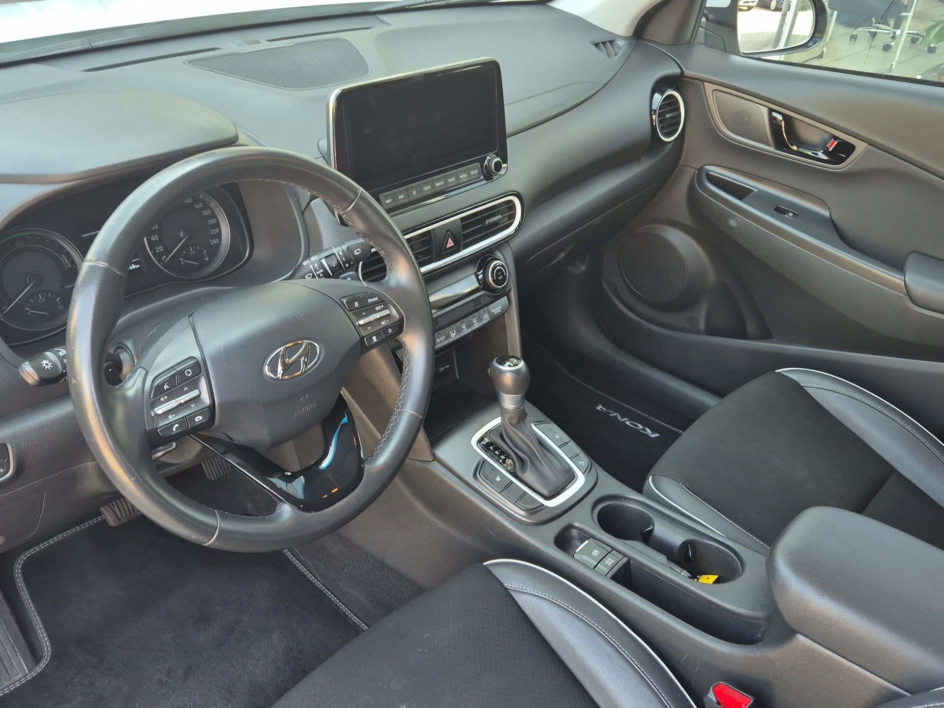 HYUNDAI Kona 1.6 GDi HEV Amplia DCT-image-8