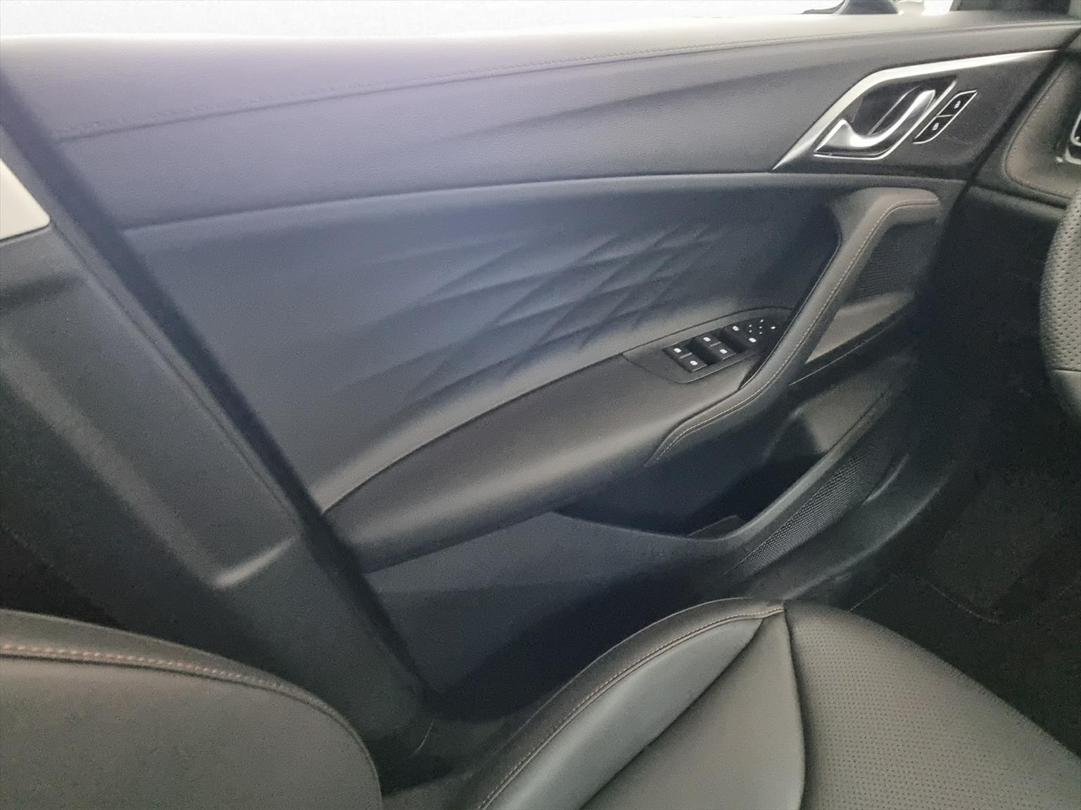 MG MG HS 1.5 T PHEV Luxury-image-11