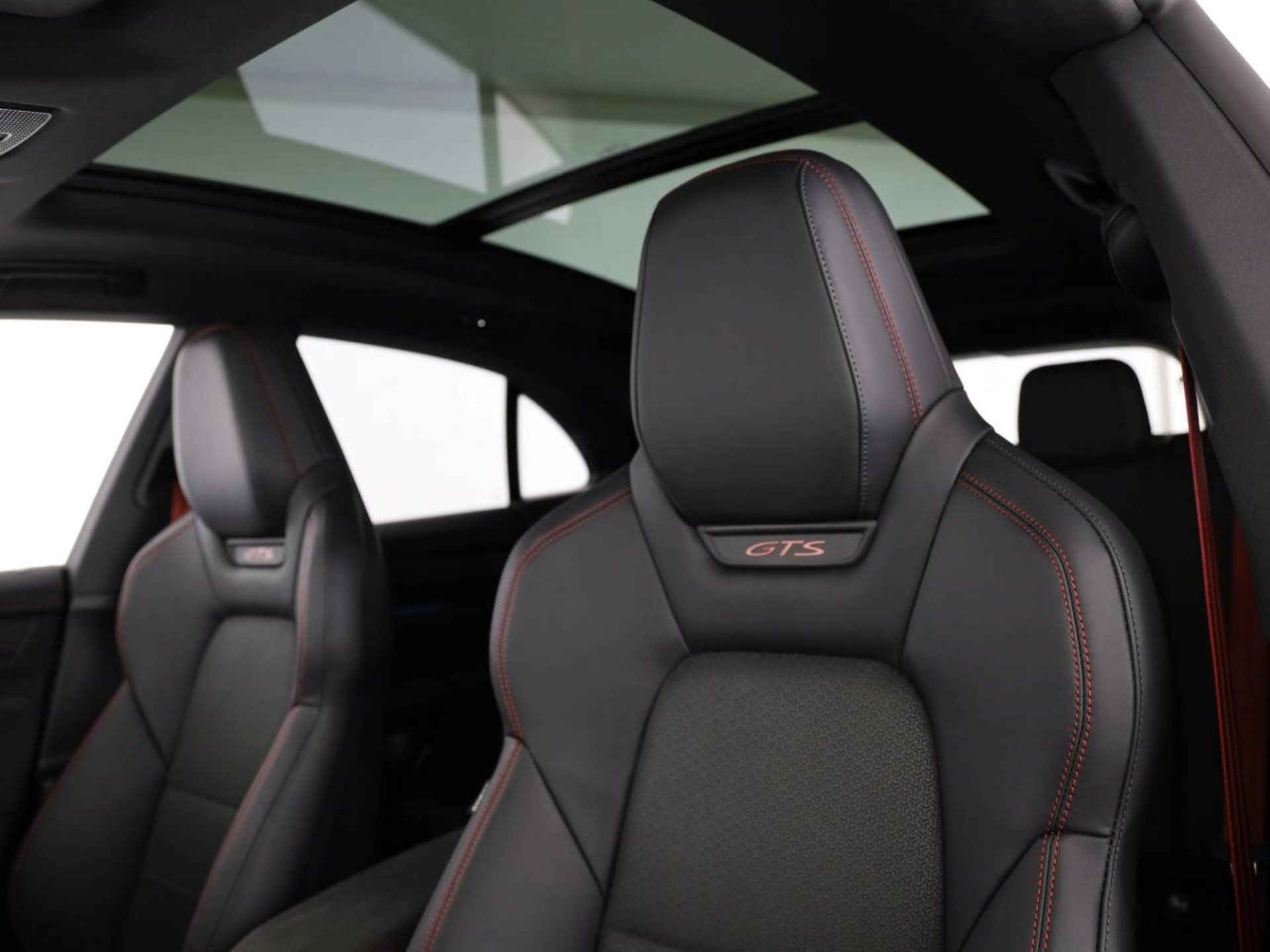 PORSCHE Macan GTS-image-4