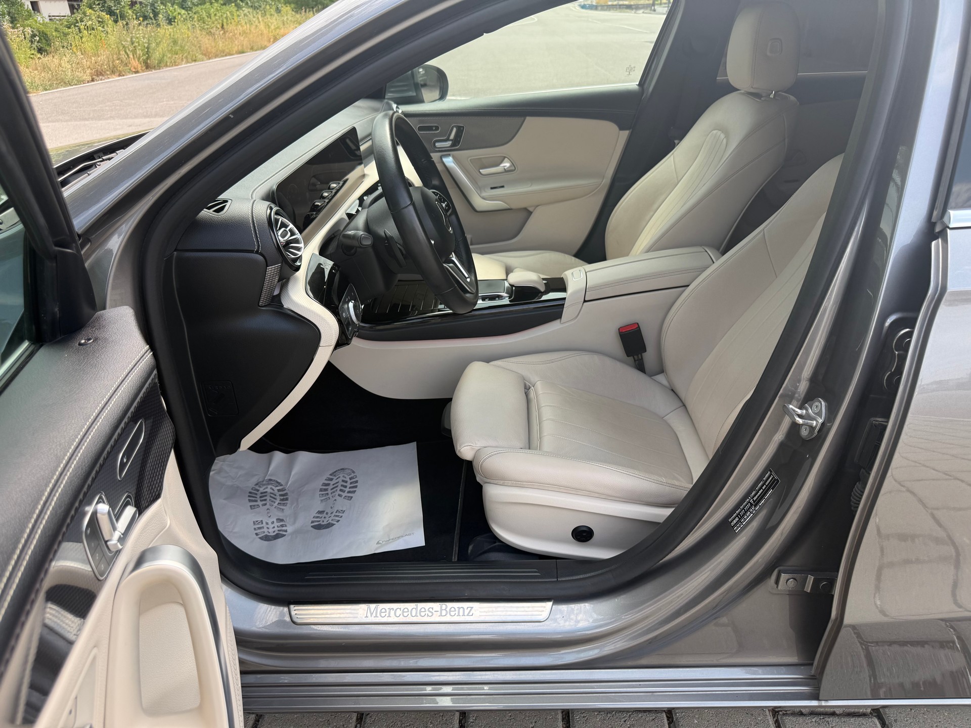 MERCEDES-BENZ A 200 Progressive 7G-DCT-image-11