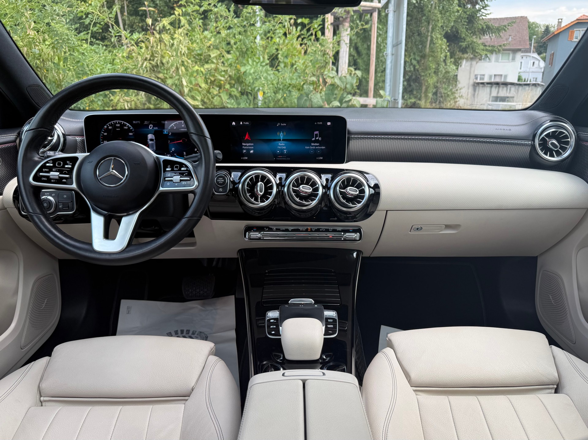 MERCEDES-BENZ A 200 Progressive 7G-DCT-image-5