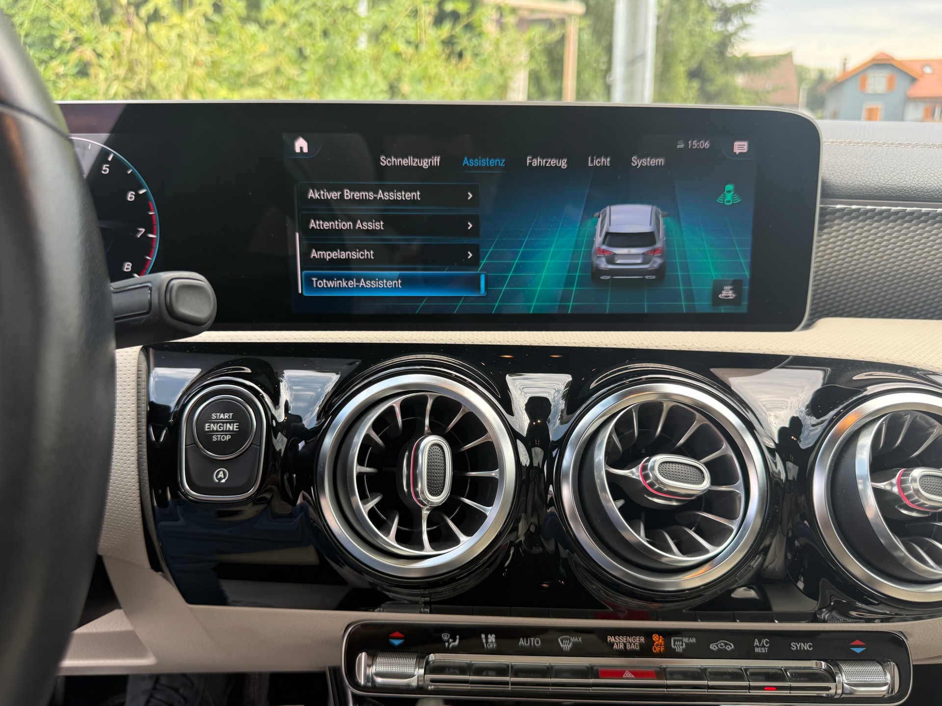 MERCEDES-BENZ A 200 Progressive 7G-DCT-image-8