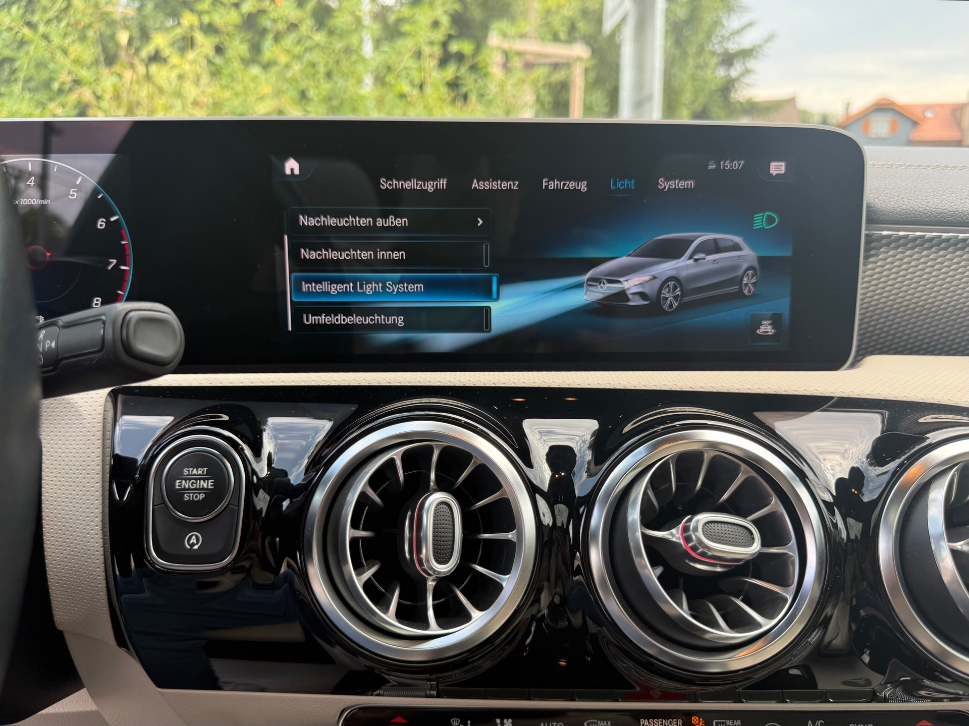 MERCEDES-BENZ A 200 Progressive 7G-DCT-image-7